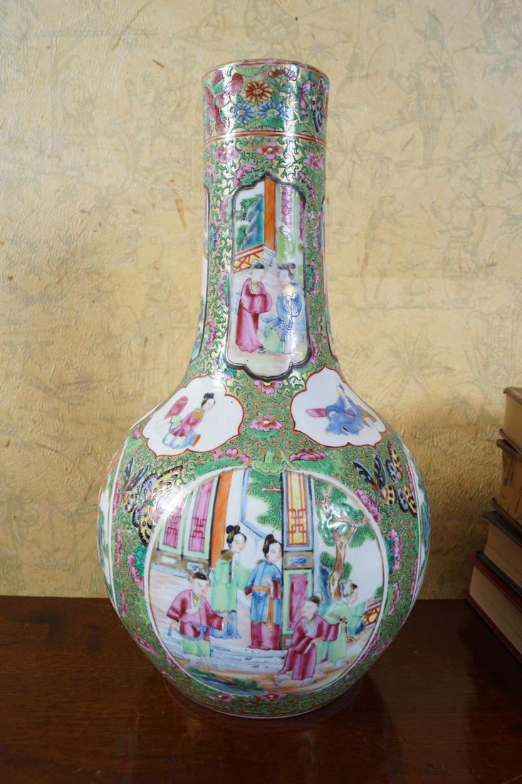 CHINESE FAMILLE VERTE BOTTLE VASE (1 of 4)