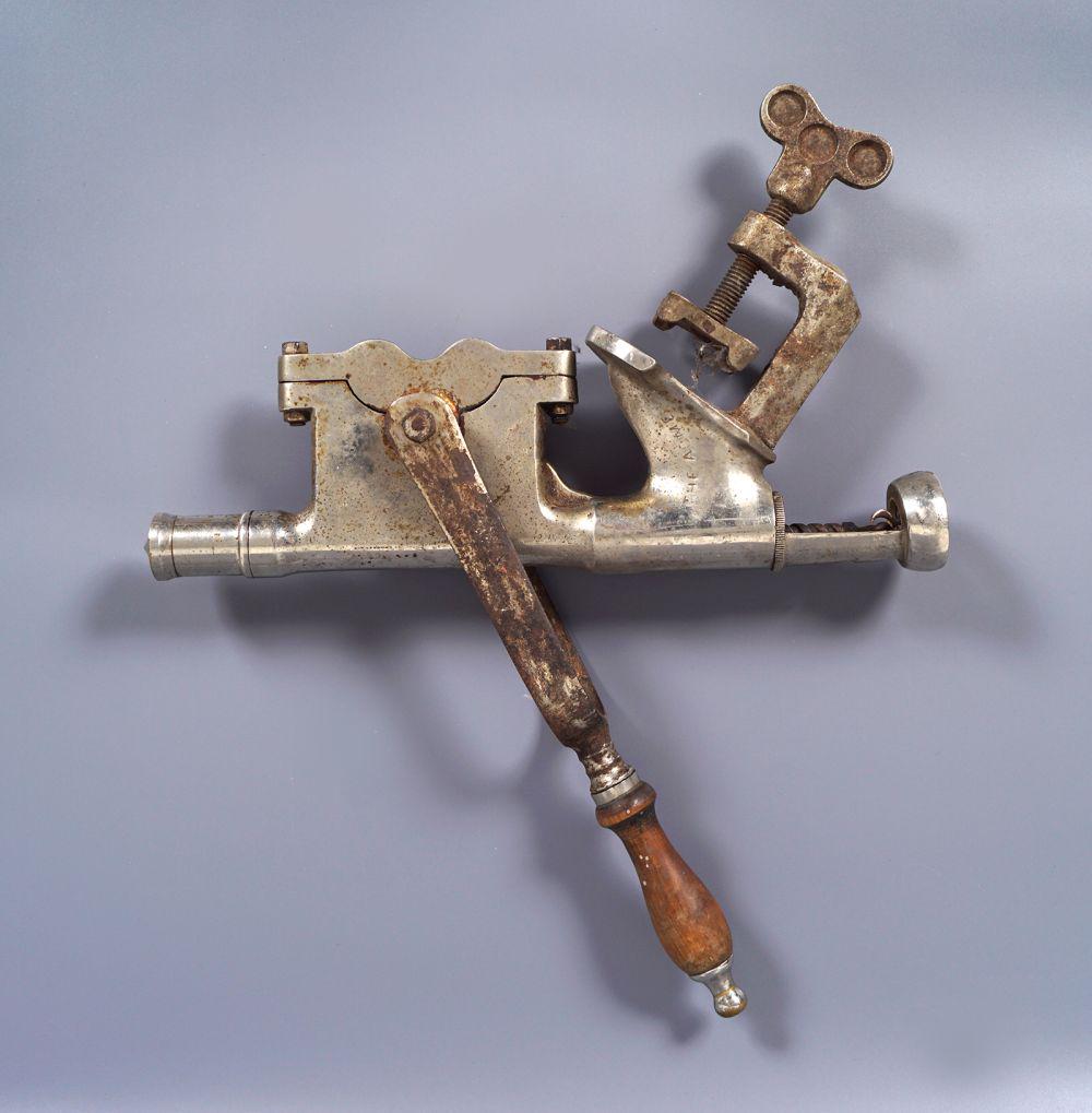 19TH-CENTURY CORK PULLER: Counter mounted 37 cm. long