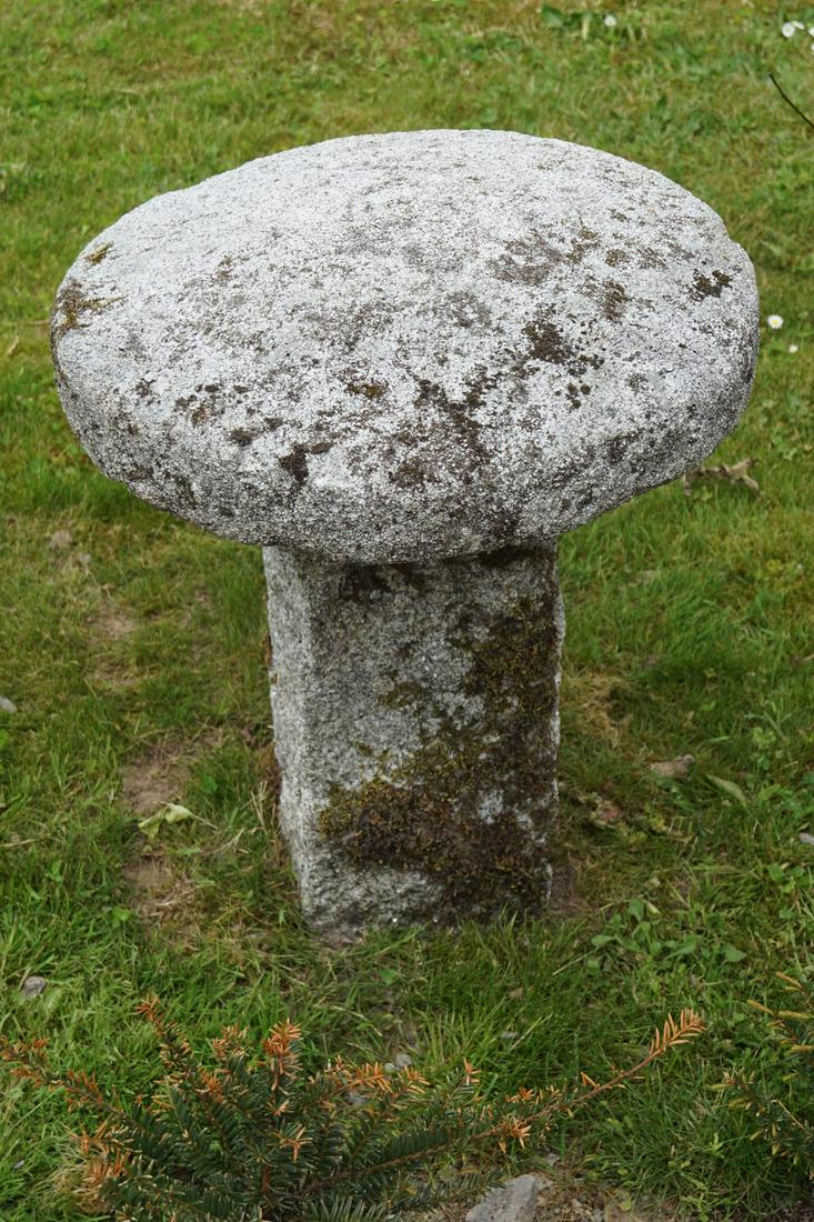 18TH-CENTURY STADDLE STONE (1 of 2)