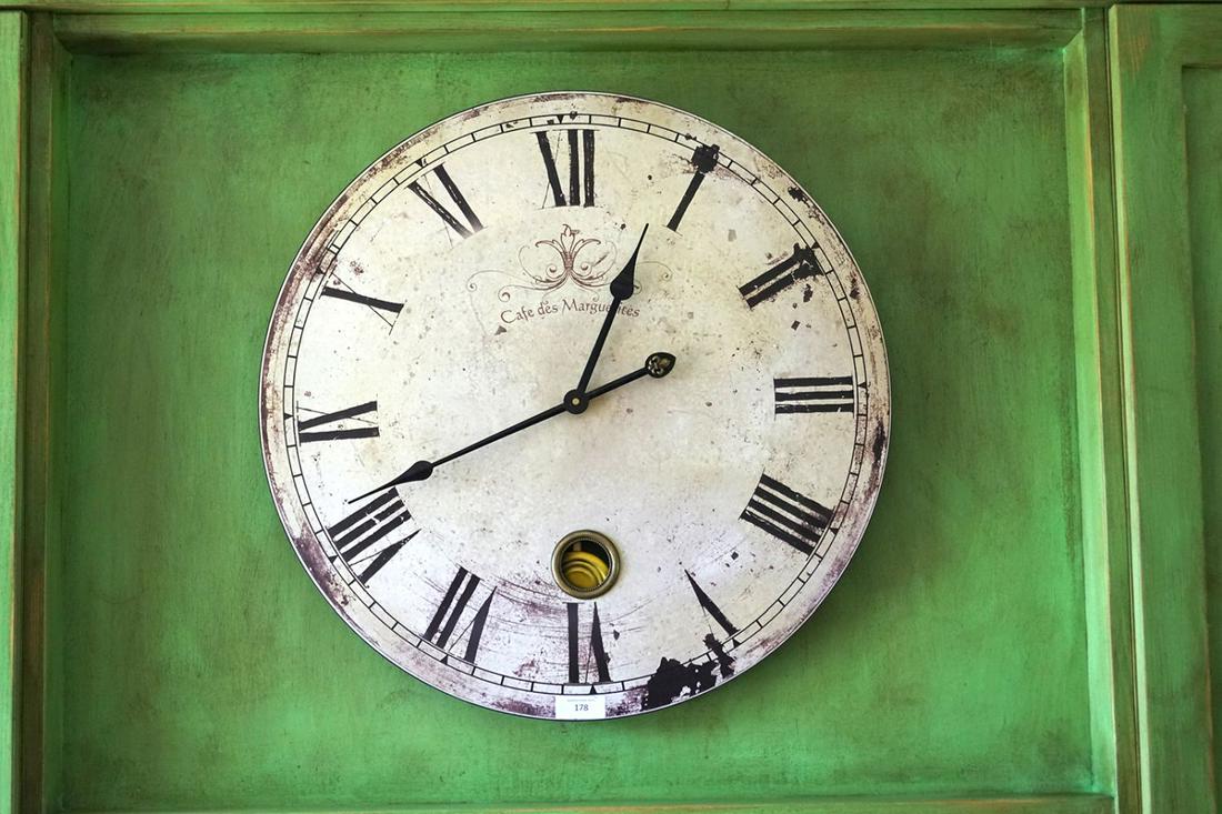 LARGE WALL CLOCK: Inscribed CafÃ© des Marguerites 60 cm. diameter