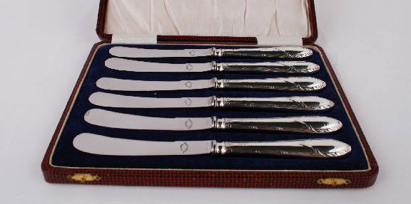 Set of silver handled fruit knives in case: Set of silver handled fruit knives in case,Sheffield 1919