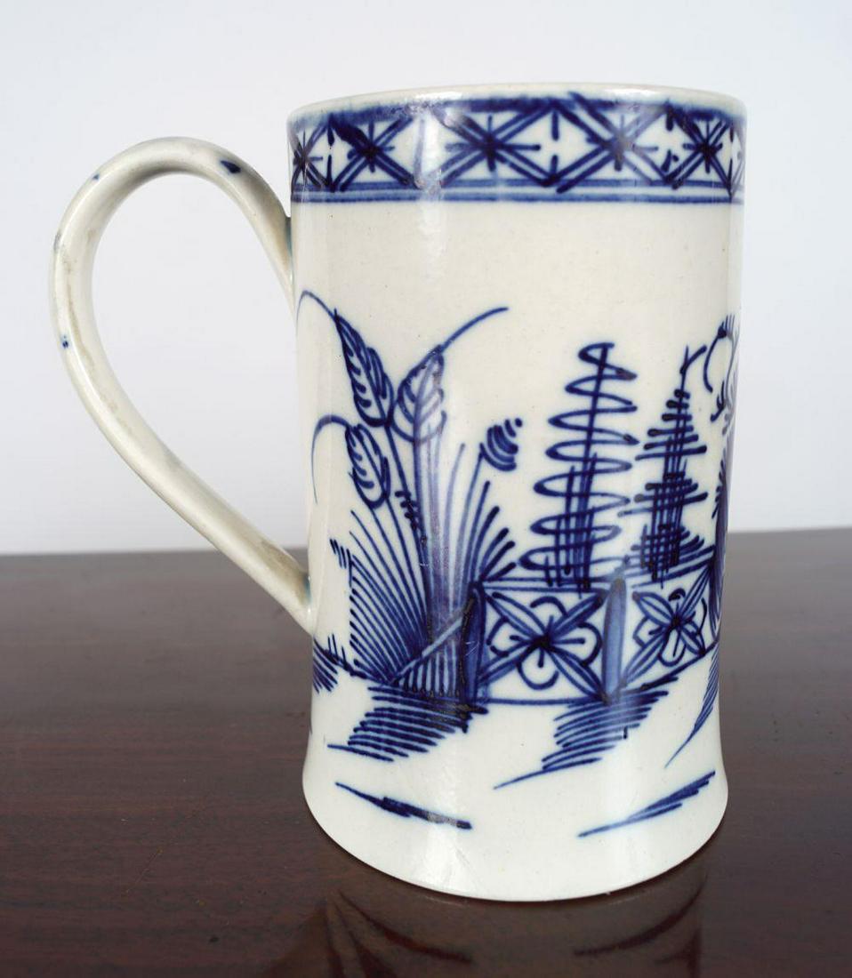 19TH-CENTURY PEARLWARE TANKARD: with blue decoration on a white ground 11 cm. high