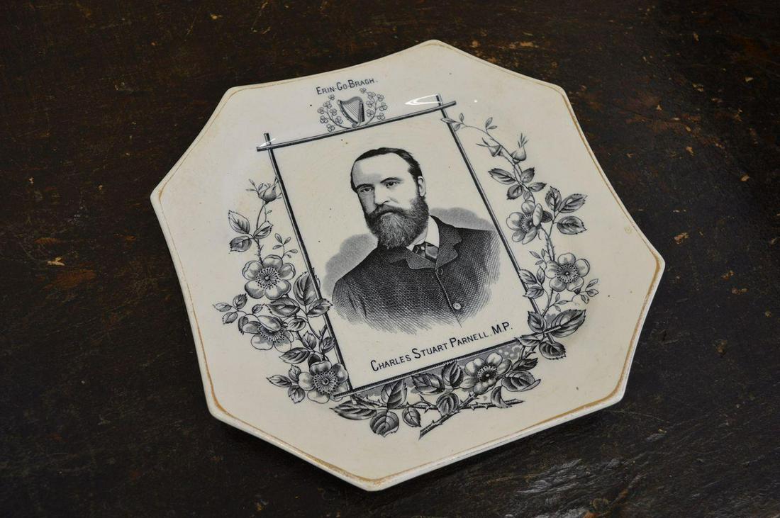 CHARLES STEWART PARNELL PLATE 'ERIN GO BRAGH': Charles Stuart Parnell plate 'Erin Go Bragh'. 25 x 25 cm.