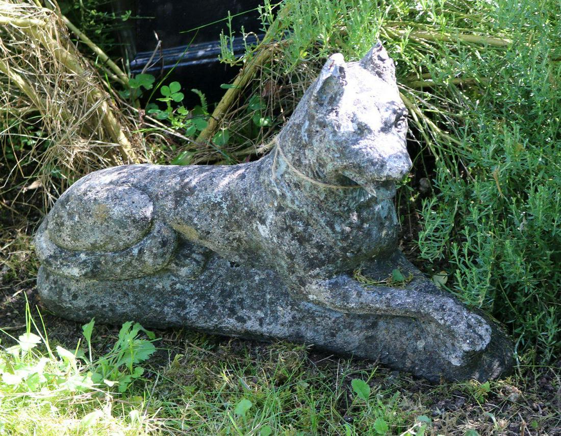 MOULDED STONE GARDEN STATUE (1 of 1)