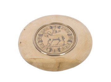 Engraved gilt silver paten: Engraved gilt silver paten Size: 16 cm. diameter