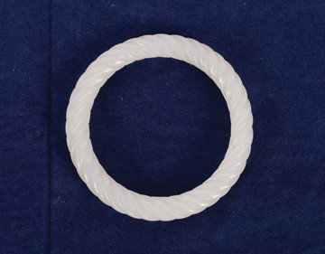 Chinese white jade bangle: Chinese white jade bangle Size: 8 cm. diameter