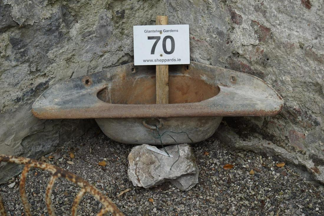 19TH-CENTURY CAST IRON 3-CORNER HORSE TROUGH: with tethering ring. 18 cm. high; 83 cm. wide; 46 cm. deep; Approximate Time: 11:02 Lot No: 70 Category: Garden & Decorative Objects