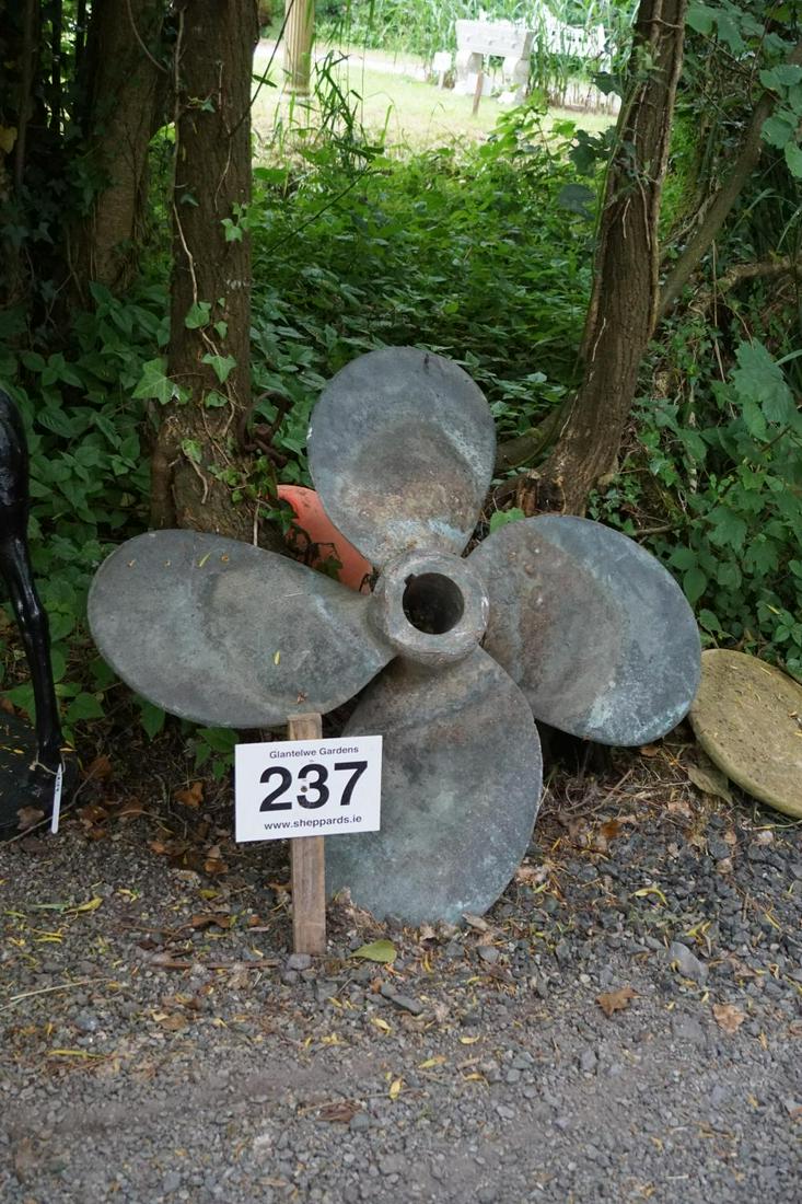 LARGE BRONZE PROPELLOR: Large bronze propellor. 103 cm. in diameter; Approximate Time: 14:32 Lot No: 237 Category: Garden & Decorative Objects