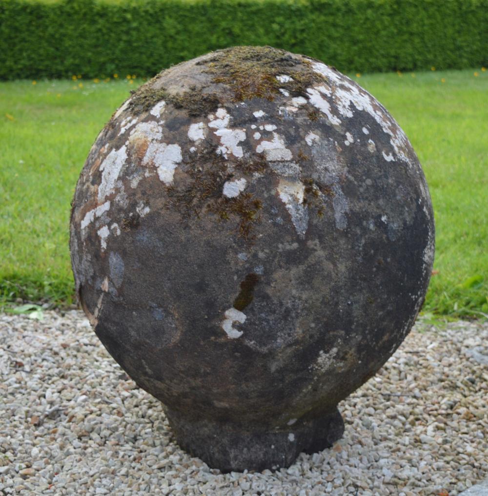 LARGE 18TH-CENTURY SANDSTONE SPHERE: Large 18th-century sandstone sphere. 80 cm. high; 75 cm. wide; Approximate Time: 10:00 Lot No: 401 Category: Garden & Decorative Objects