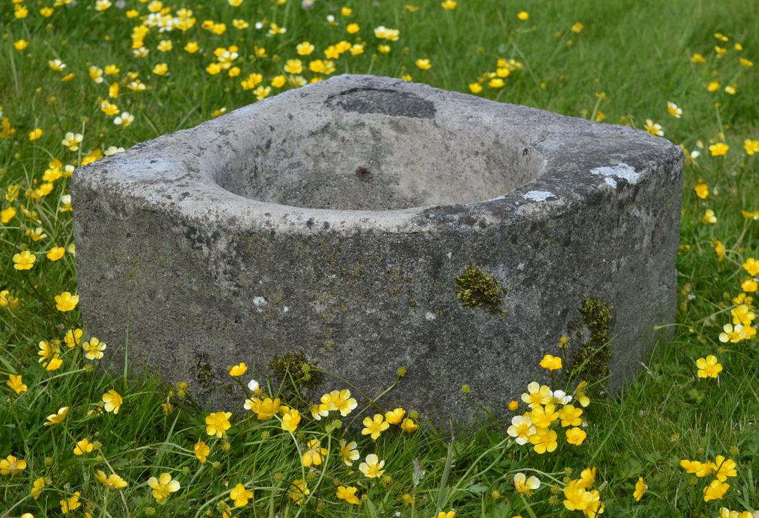 19TH-CENTURY LIMESTONE CORNER TROUGH: 19th-century limestone corner trough. Approximate Time: 10:18 Lot No: 421 Category: Garden & Decorative Objects