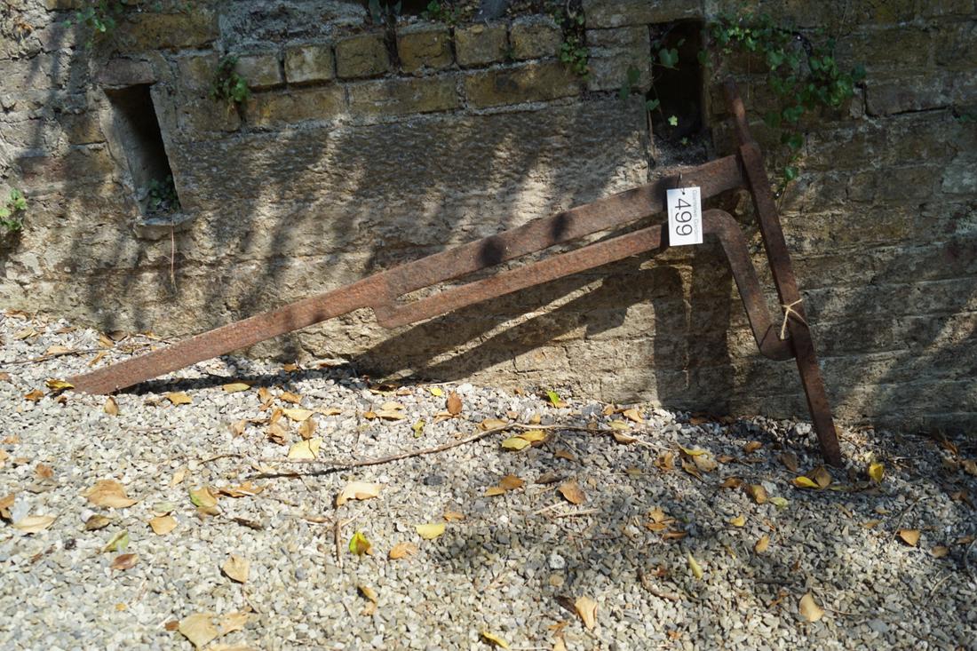 19TH-CENTURY IRON FIRE CRANE: 19th-century iron fire crane. Approximate Time: 11:28 Lot No: 499 Category: Garden & Decorative Objects