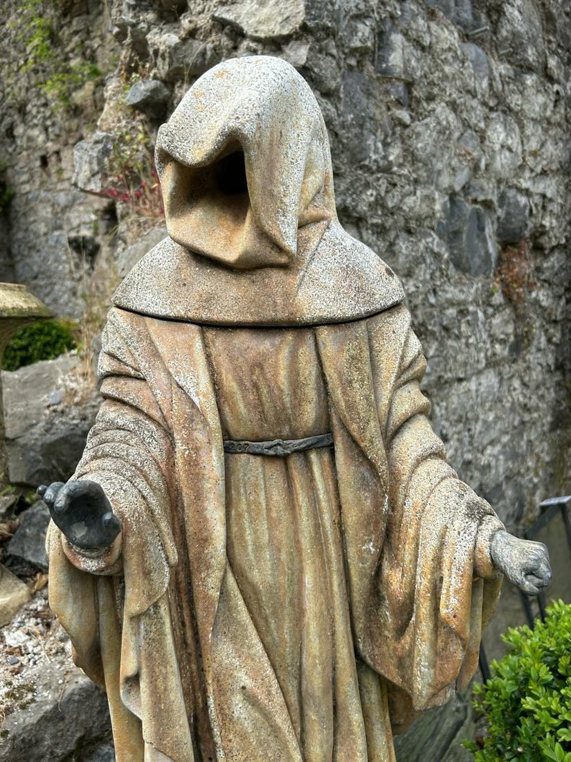 MOULDED STONE FIGURE ON COLUMN: Tudor gate sanctuary column. 148 cm. high; Approximate Time: 14:50 Lot No: 657 Category: Garden & Decorative Objects