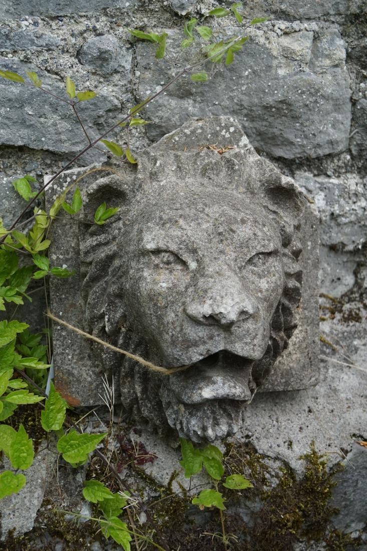 WALL-MOUNTED LION MASK FOUNTAIN HEAD: Wall-mounted lion mask fountain head. 30 cm. high; 20 cm. wide Approximate Time: 17:11 Lot No: 814 Category: Garden & Decorative Objects