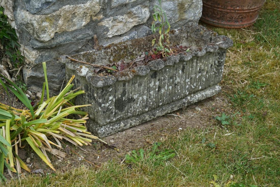 MOULDED STONE PLANTER: of rectangular form. Approximate Time: 17:15 Lot No: 818 Category: Garden & Decorative Objects