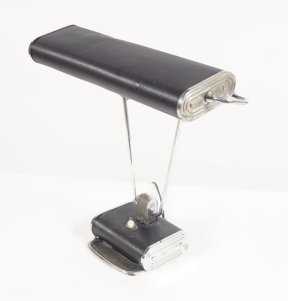 EILEEN GRAY FOR JUMO TABLE LAMP: Nr.71. Black and chrome. 35 cm. high; 47 cm. wide; 28 cm. deep; Approximate Time: 11:43 Lot No: 642