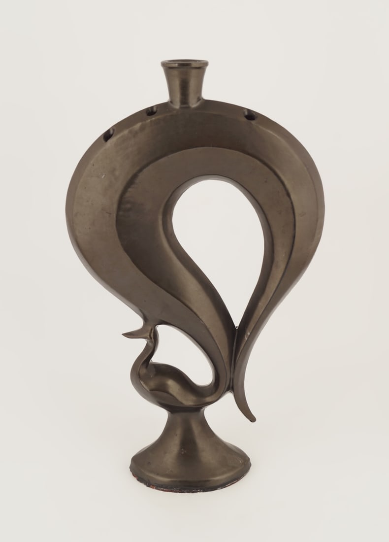 H. L. BAR: Tulip-shaped vase in the form of a stylized bird, signed and dedicated to the poet Jean Aubert. Black glazed stoneware. 43 cm. high; 25 cm. wide Approximate Time: 12:01 Lot No: 167