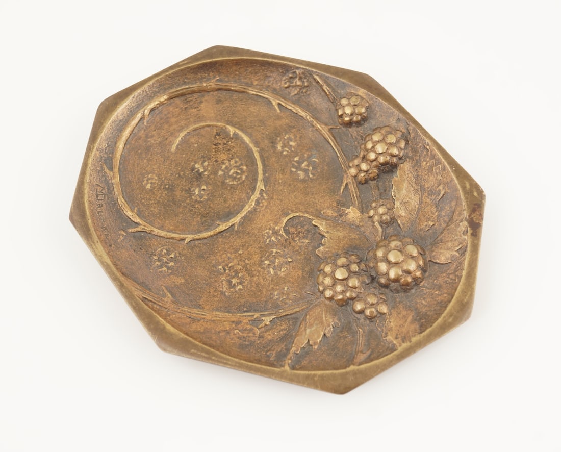 MAURICE DAURAT (1880-1969): Signed bronze ashtray, decorated with blackberry and leaf decoration. Circa 1908. 13.2 x 10.7 cm. Approximate Time: 15:21 Lot No: 362