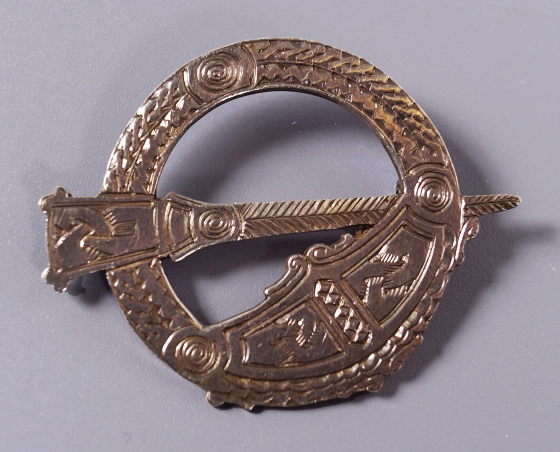 IRISH SILVER TARA BROOCH 1966: Irish silver Tara brooch 1966. Provenance: The Dr. Kevin Moynihan Collection, Macroom, Co. Cork. Approximate Time: 17:13 Lot Number: 1015