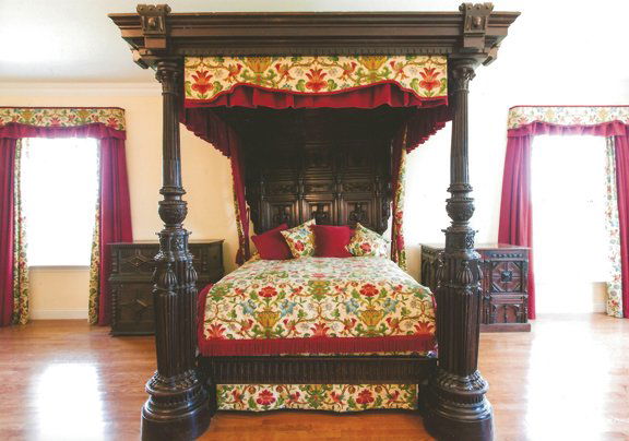 Monumental antique carved oak four poster bed: Monumental antique carved oak four poster bed 180 cm wide