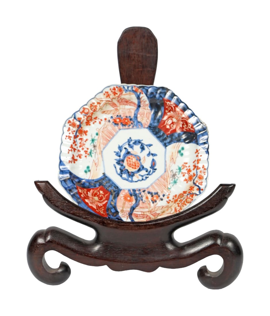 A LARGE 19TH CENTURY JAPANESE IMARI CHARGER: A large 19th-century Japanese Imari charger, similarly decorated with alternating panels of floral sprays and geometric ornament in iron-red, cobalt blue and gilt. JAPANESE