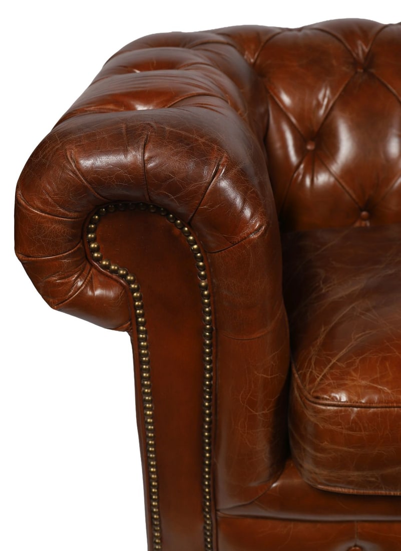 DEEP-BUTTONED LEATHER CHESTERFIELD SETTEE - 4