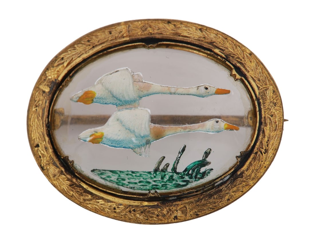 ESSEX CRYSTAL BROOCH WITH WILD GEESE: A reverse-painted Essex crystal brooch depicting geese in flight. JEWELLERY