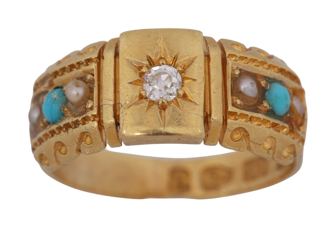 ANTIQUE 18K GOLD TURQUOISE AND DIAMOND RING: A late 19th-century ring set with turquoise and diamonds, Chester 1882 hallmark. JEWELLERY