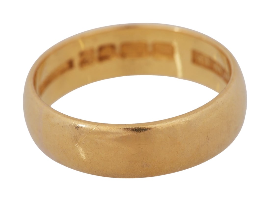 22K GOLD WEDDING BAND: A plain 22-carat gold wedding band. JEWELLERY
