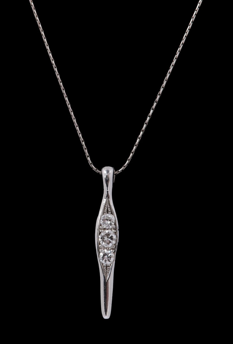 18CT WHITE GOLD AND DIAMOND PENDANT ON CHAIN: Tapering pendant set with a line of small round-cut diamonds, suspended on a fine link white gold chain. JEWELLERY