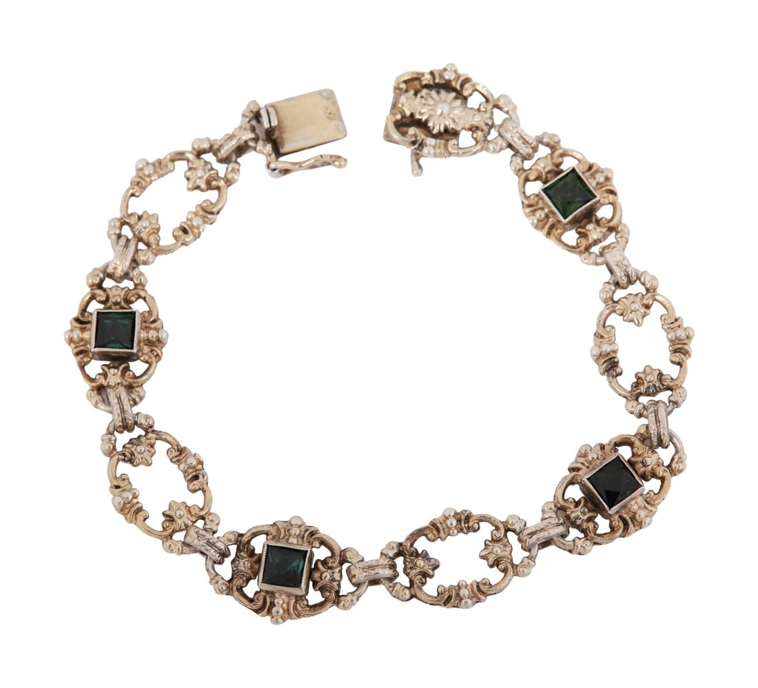 AUSTRO-HUNGARIAN PERIDOT BRACELET: An Austro-Hungarian bracelet set with peridots, marked 800. JEWELLERY