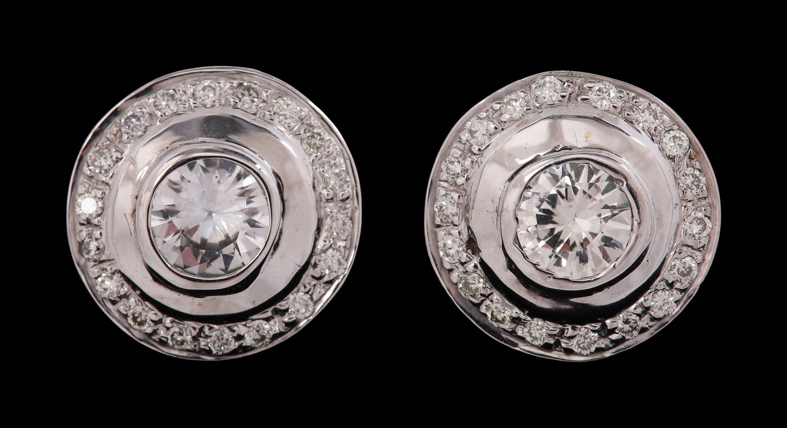 PR 18K WHITE GOLD SAPPHIRE& DIAMOND STUD EARRINGS: A pair of sapphire and diamond stud earrings in 18-carat white gold. JEWELLERY