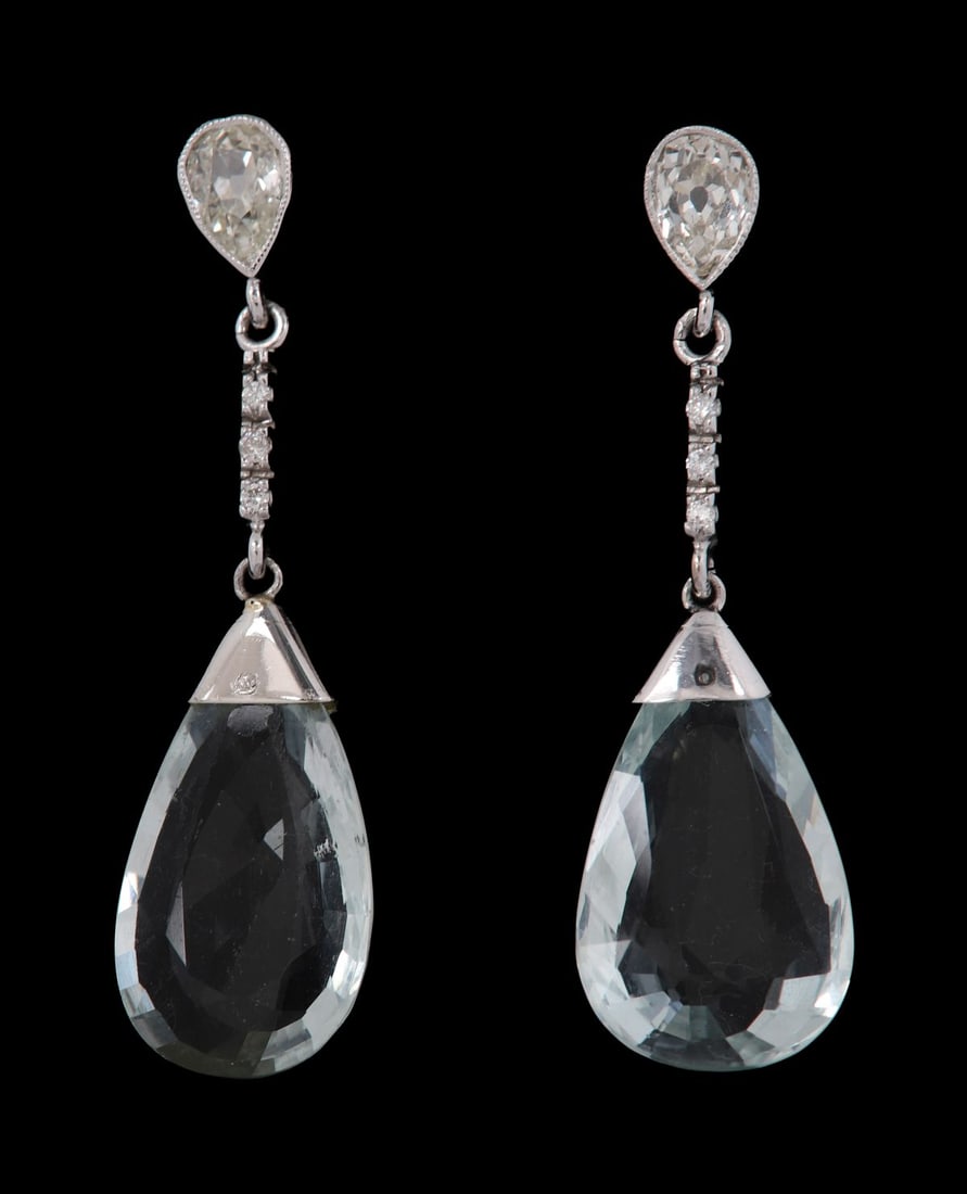 18K GOLD AQUAMARINE AND DIAMOND DROP EARRINGS: A pair of aquamarine and diamond drop earrings in 18-carat gold. JEWELLERY
