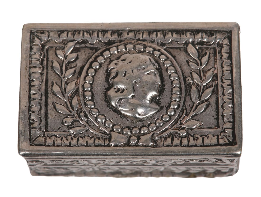 CONTINENTAL SILVER SNUFF BOX (800 STANDARD): Small rectangular silver snuff box with cast profile bust within beaded oval and laurel borders, marked 800, with sickle device. SILVER AND SILVER PLATE