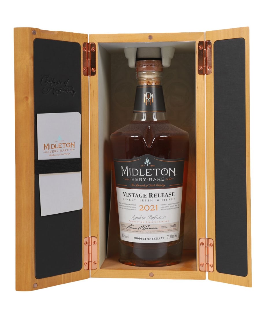 MIDLETON VERY RARE WHISKEY 2021: 40% vol. 700 ml. Cased WINES AND SPIRITS