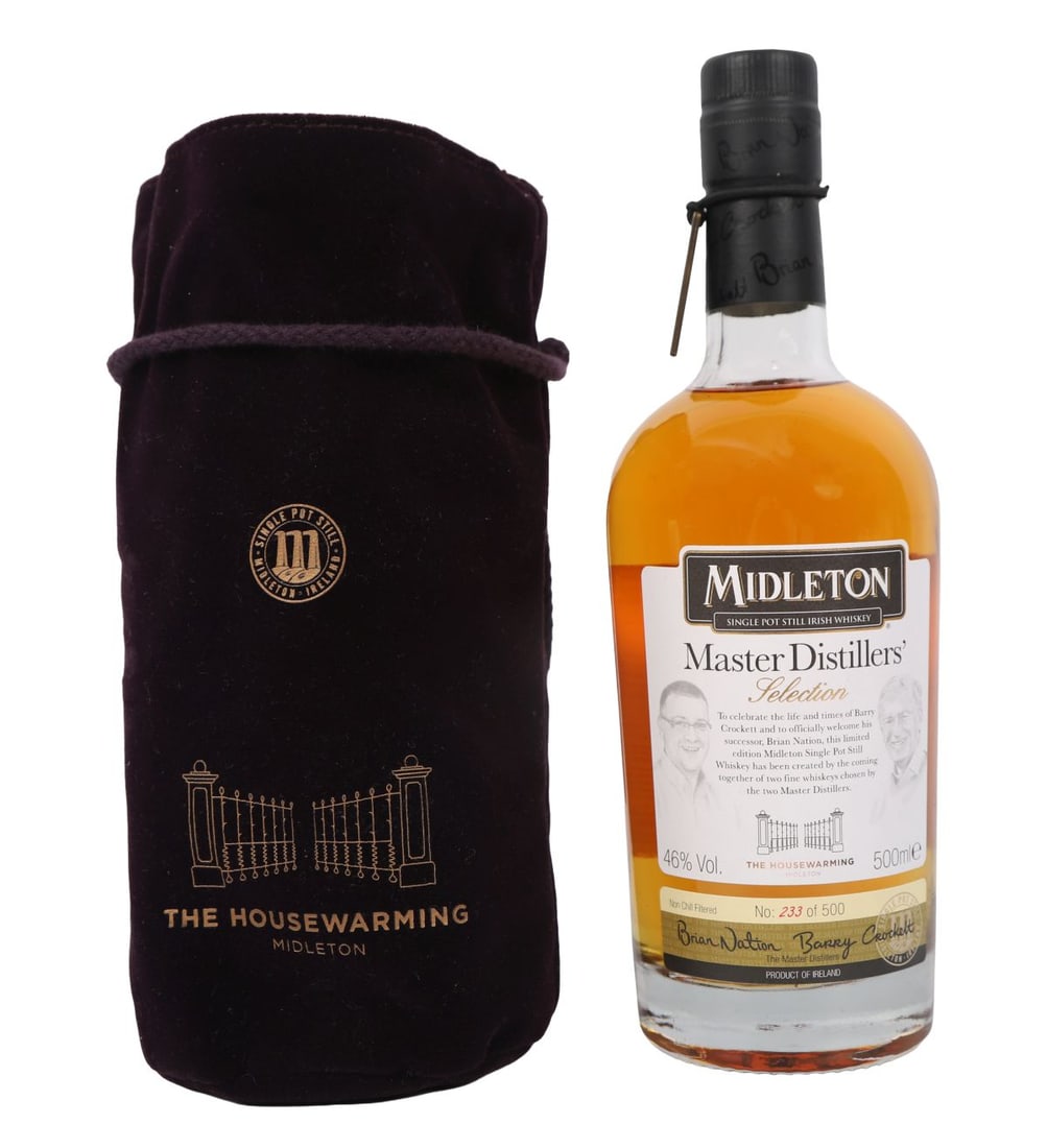MIDLETON HOUSE WARMING WHISKEY: 46% vol. 500 ml. In presentation bag. WINES AND SPIRITS