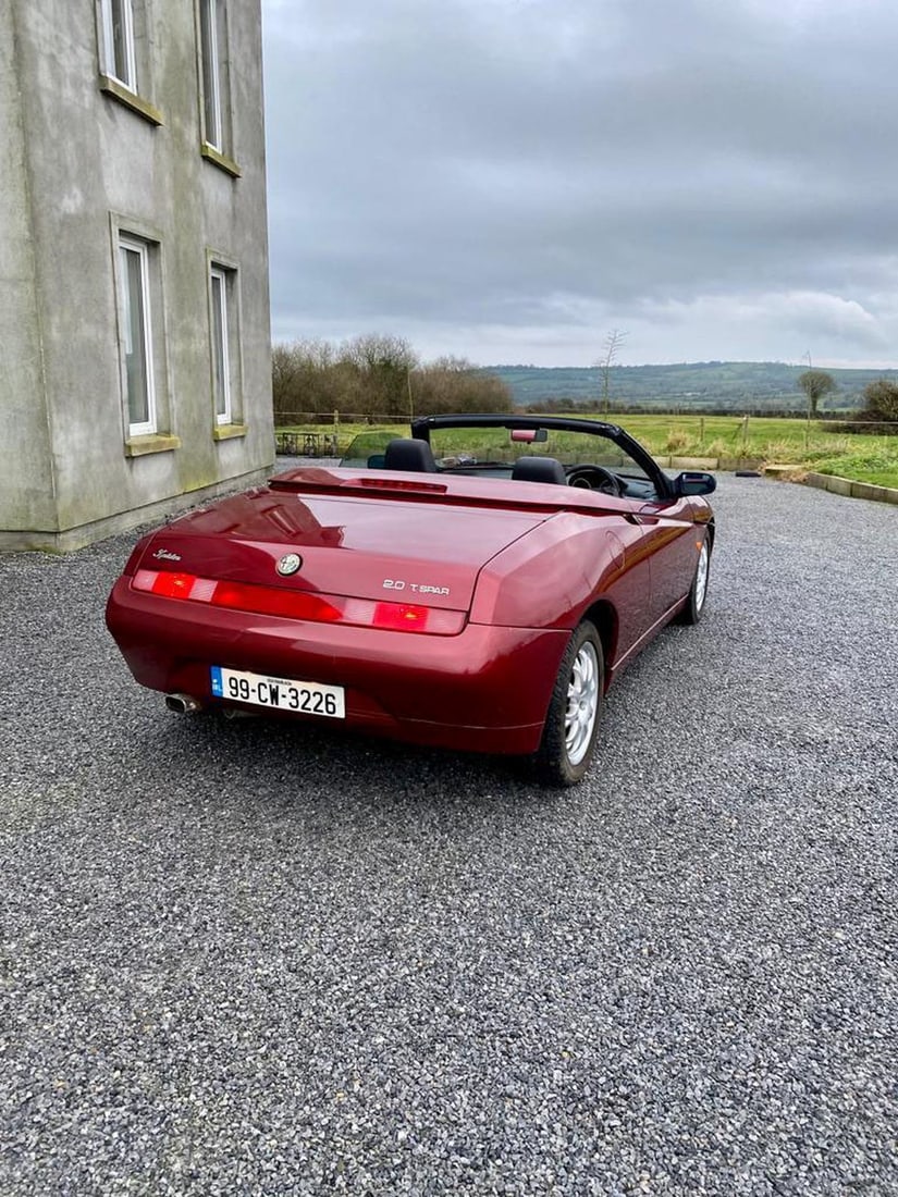 1999 ALFA ROMEO SPIDER: Colour: RedDrive: Right - HandFuel Type: PetrolTransmission: 5 - Speed ManualEngine Size: 2 Ltr Twin SparkMileage Displayed: 89,500Notes: Brought in from UK by Pratt's Auto Bodyshop, Carlow and servic