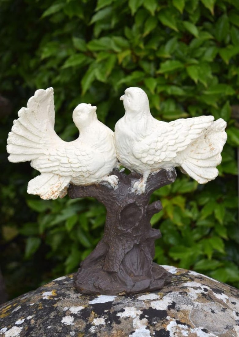 PAIR OF CAST IRON DOVES ON STAND (1 of 2)