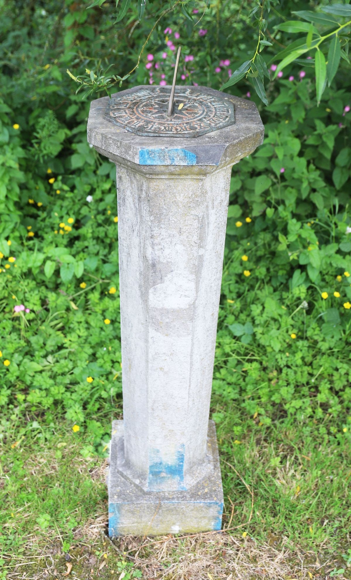 19TH-CENTURY CUT STONE SUNDIAL (1 of 3)