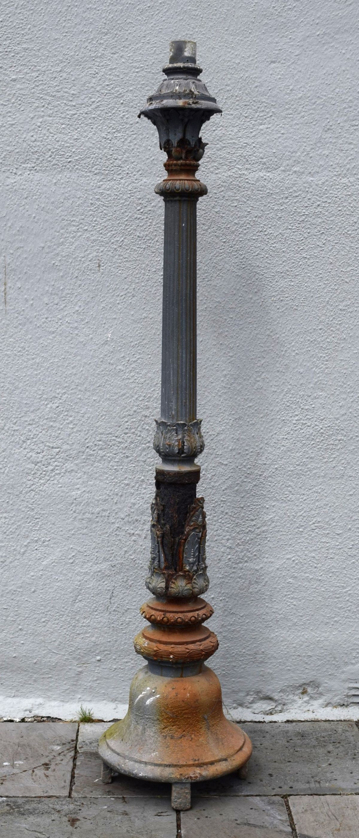 REGENCY CAST IRON STANDARD LAMP COLUMN (1 of 3)