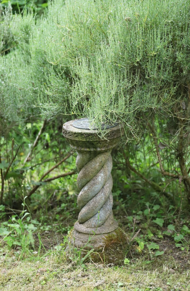 MOULDED STONE STEMMED BRONZE SUNDIAL (1 of 2)