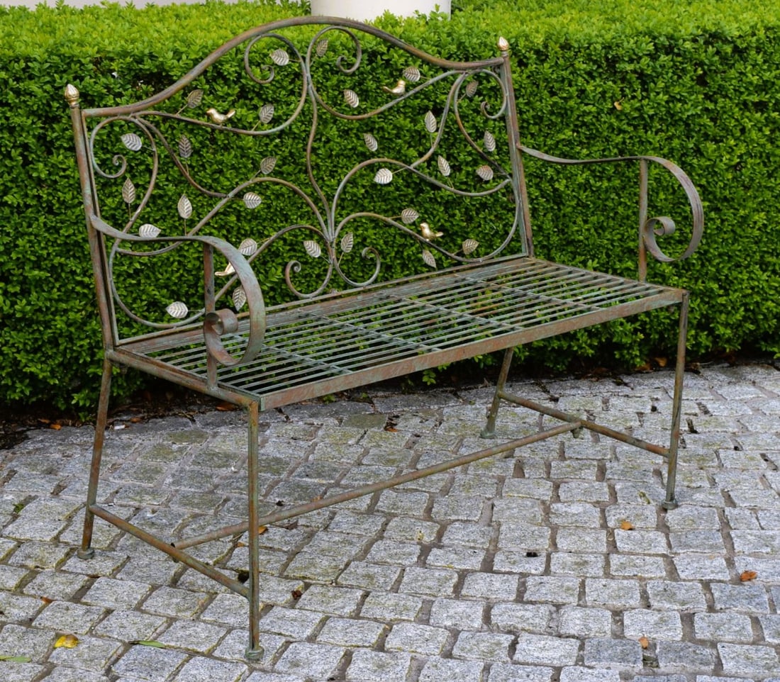 DECORATIVE METAL GARDEN BENCH (1 of 3)