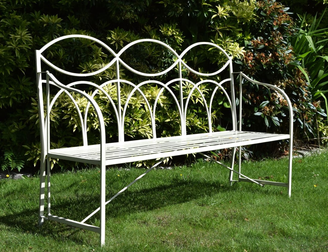 PAINTED METAL GARDEN BENCH (1 of 2)