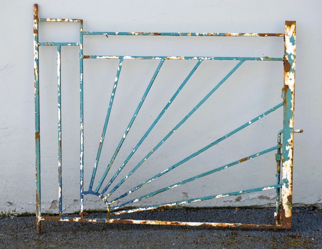DECORATIVE METAL GARDEN GATE (1 of 2)