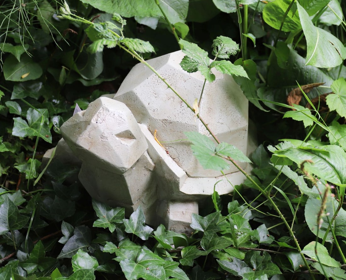 FACETED COMPOSITE STONE TORTOISE GARDEN ORNAMENT (1 of 2)