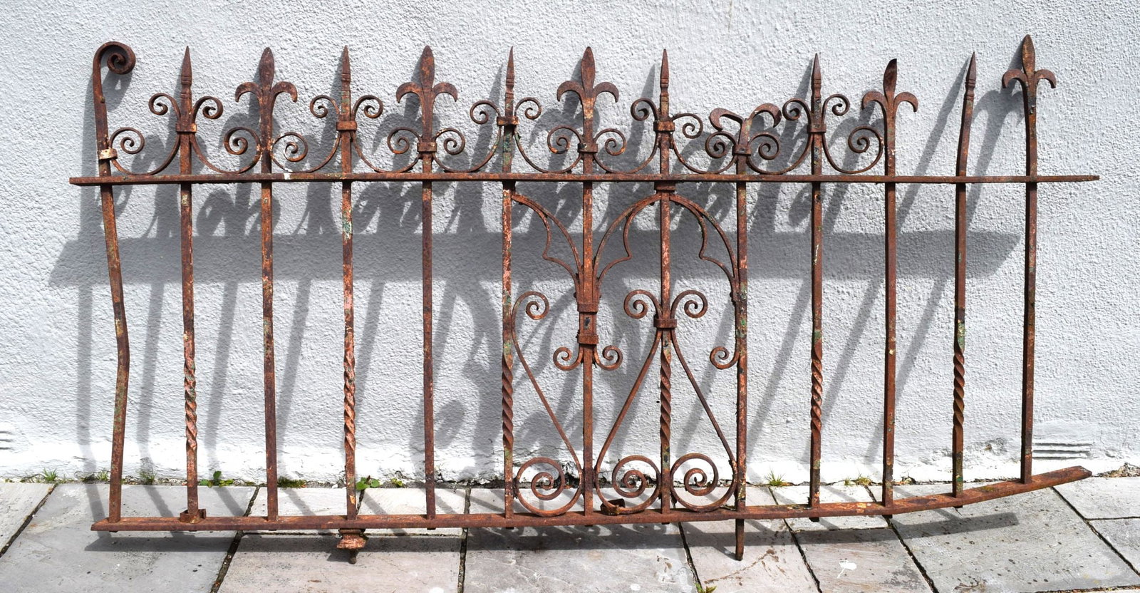 DECORATIVE WROUGHT IRON RAILING PANEL (1 of 3)