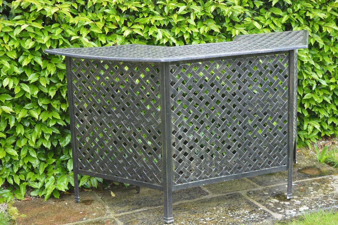 CAST ALUMINIUM GARDEN BAR (1 of 3)