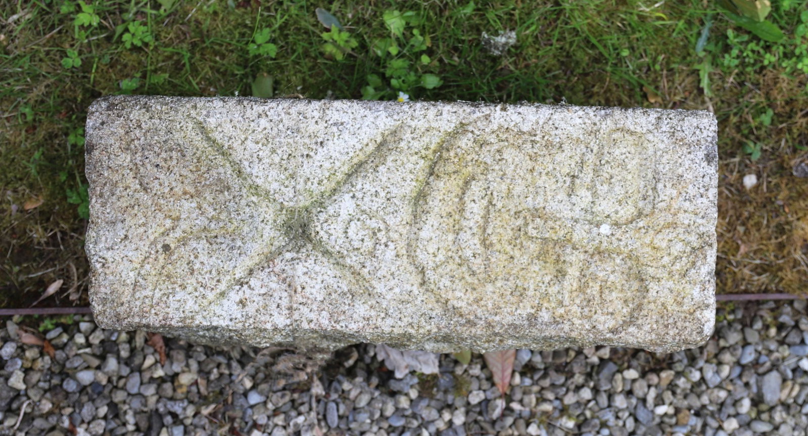 CARVED GRANITE KEYSTONE (1 of 1)