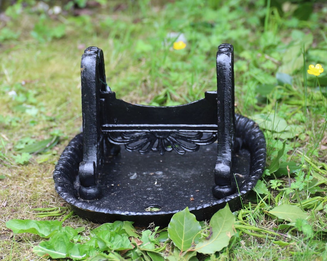 CAST IRON FOOT SCRAPER (1 of 1)