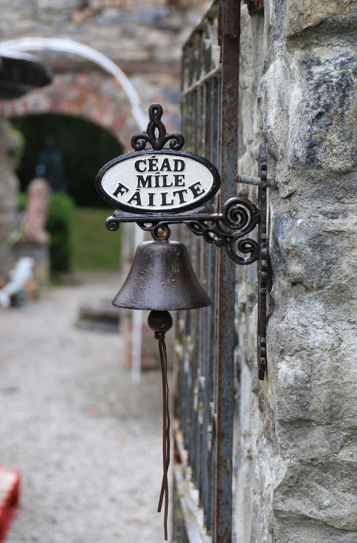 CAST IRON ?C?AD M?LE F?ILTE? DOOR BELL (1 of 2)