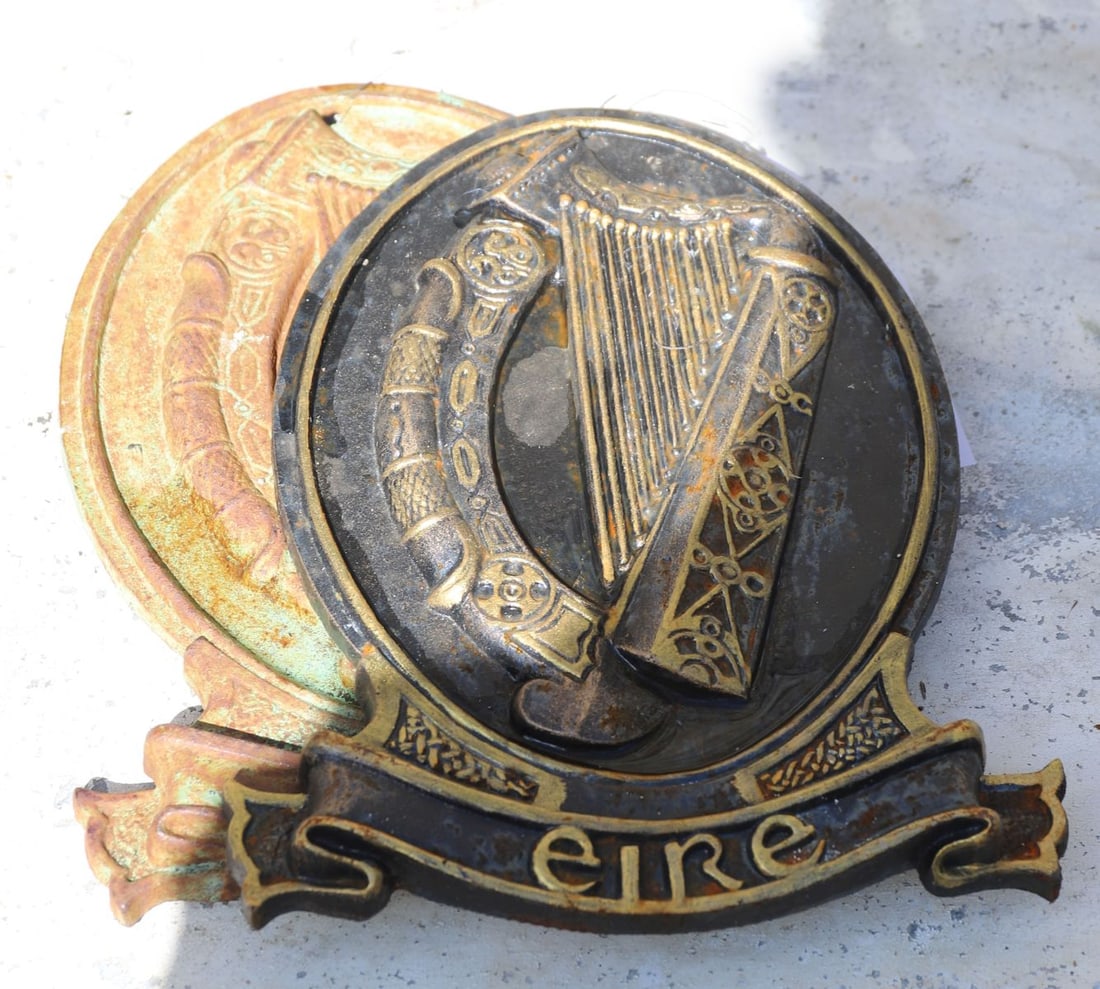 CAST IRON ?IRE HARP PLAQUE (1 of 3)